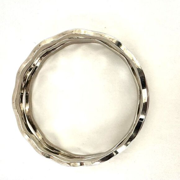 Cream and black enamel bundle of 3 wavy bangle bracelets - Picture 3 of 7